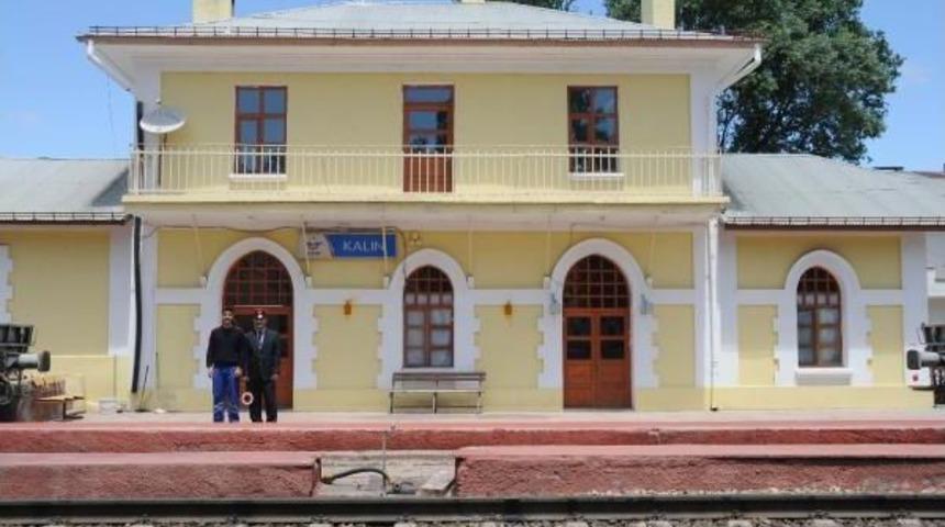 Özdemir Asaf'ın Şiirine Konu Olan 79 Yıllık 'kalın İstasyonu' Artık Daha 'kalabalık'