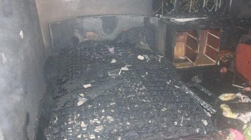 Hakkari&rsquo;de Ev Yangını Korkuttu