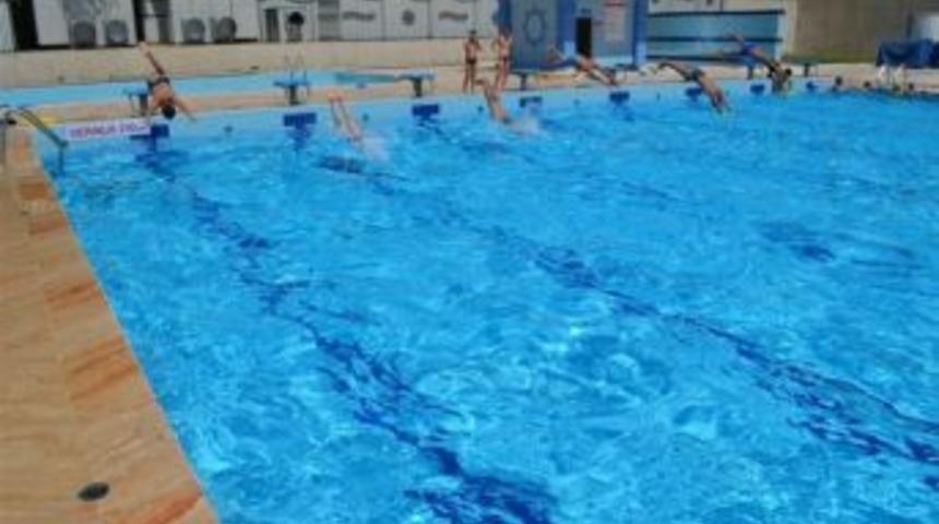 Bayramda Havuzlar Doldu Taştı