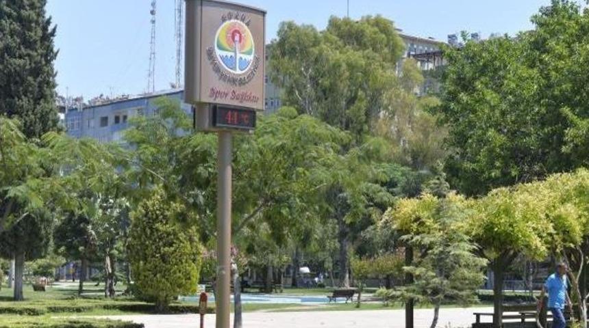 Termometreler 44'&uuml; G&ouml;sterdi, Şehir Boşaldı