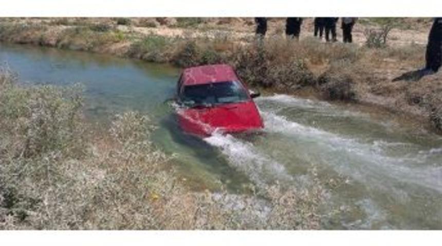 Otomobil Sulama Kanalı Düştü: 3 Yaralı