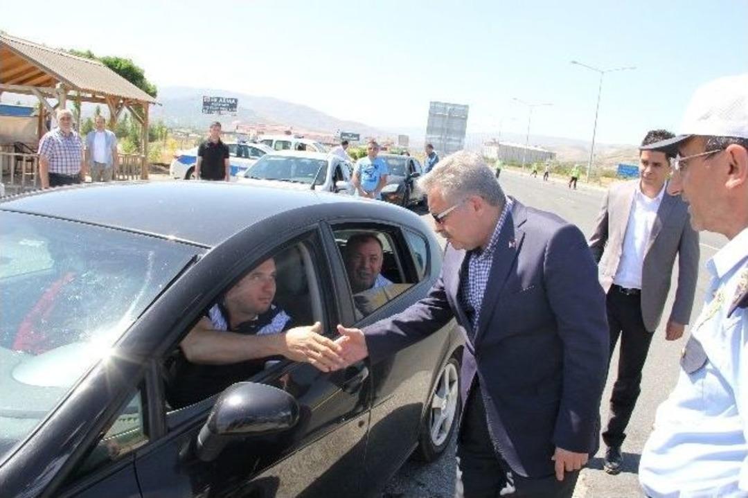 Erzincan Valisinden Ara&ccedil; S&uuml;r&uuml;c&uuml;lerine Bayram Denetimi