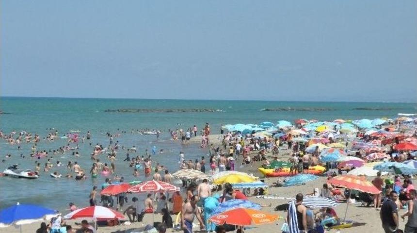 Karasu Sahilinde Bayram Tatili Yoğunluğu