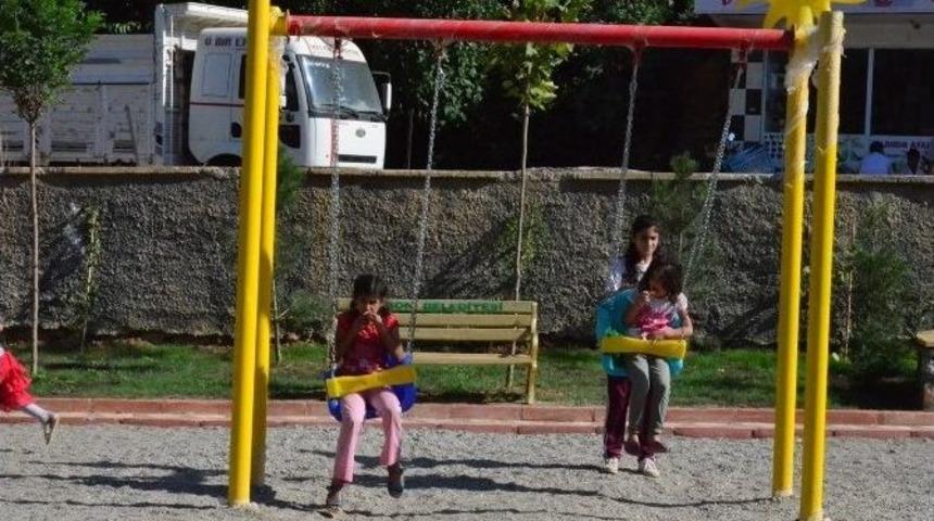 Sason&rsquo;da &Ccedil;ocuklara Bayram Hediyesi