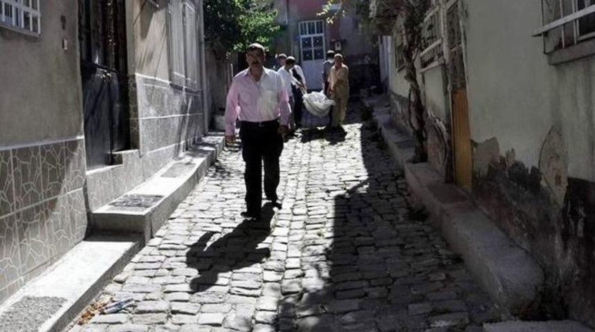 Afyonkarahisar&rsquo;da 58 Yaşındaki Bir Adam Oturduğu Evde &Ouml;l&uuml; Bulundu