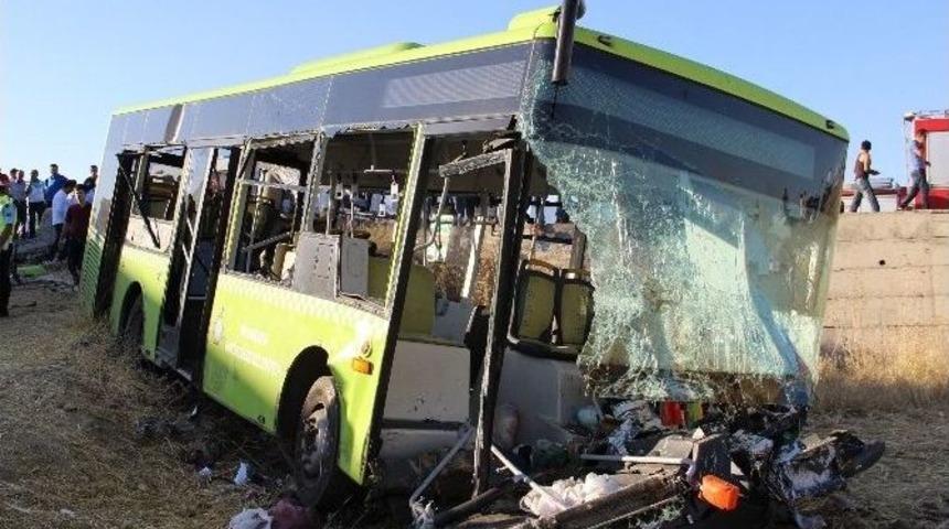 Diyarbakır&rsquo;da Kaza: 20&rsquo;nin &Uuml;zerinde Yaralı