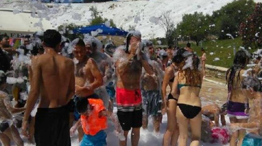 Denizli'de Sıcaktan Bunalanlar Havuzlara Koştu