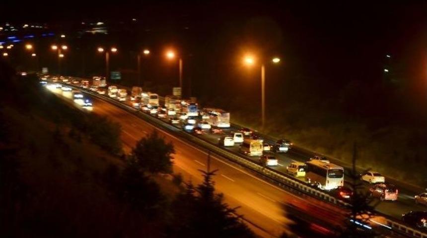 Tatilcilerin D&ouml;n&uuml;ş &Ccedil;ilesi Başladı