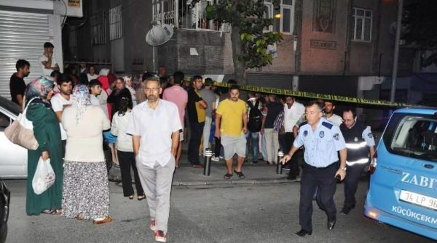 K&uuml;&ccedil;&uuml;k&ccedil;ekmece'de Toprak Kayması Paniği; 4 Bina Tedbir Ama&ccedil;lı Boşaltıldı