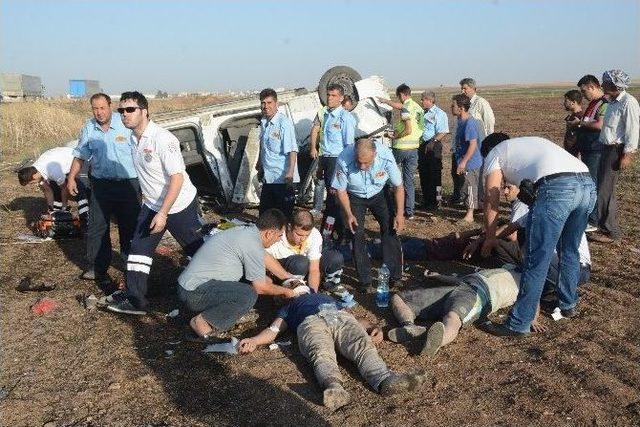 Nusaybin’de Iraklıları Taşıyan Minibüs Devrildi: 12 Yaralı