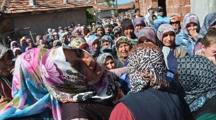 Yangın Havuzunda Boğulan Gen&ccedil;lerin Cenazesinde G&ouml;z Yaşları Sel Oldu