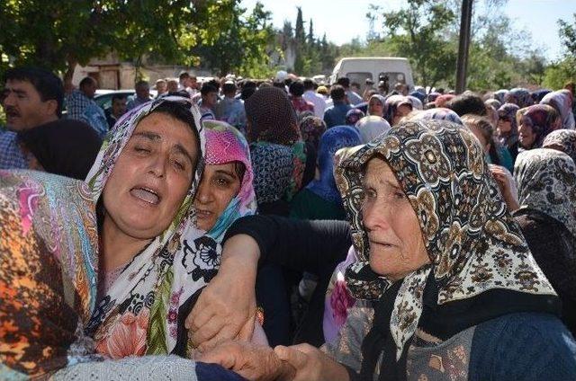 Yangın Havuzunda Boğulan Gençlerin Cenazesinde Göz Yaşları Sel Oldu