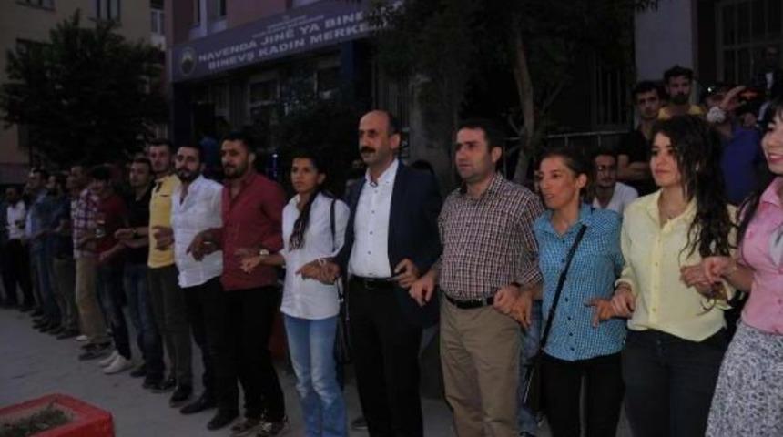 Hakkari'de Halaylı Rojava Kutlaması