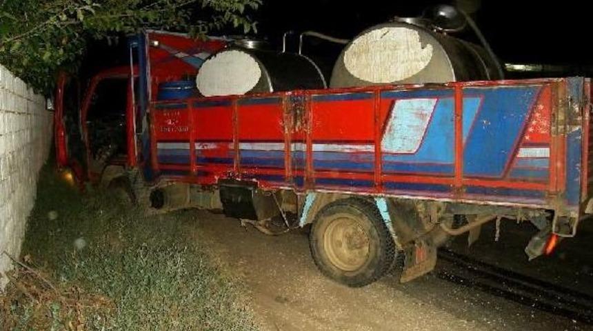 S&uuml;t Kamyonuyla &Ccedil;arpışan Motosikletli &Ouml;ld&uuml;