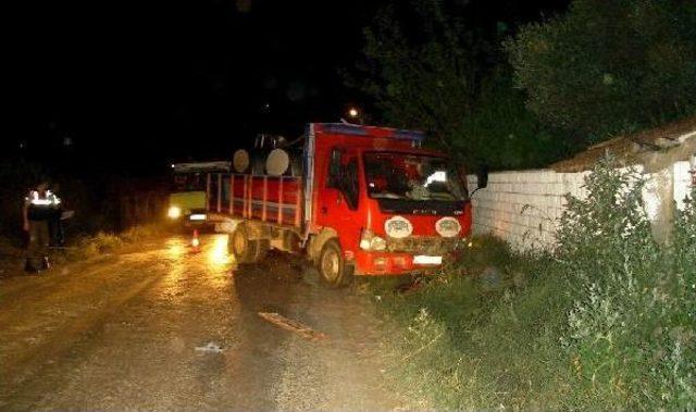 Süt Kamyonuyla Çarpışan Motosikletli Öldü