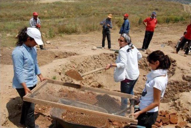 Yalvaç'ta 1300 Yıllık Tahıl Bulundu