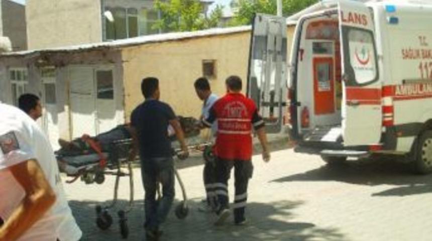 &Ouml;zalp&rsquo;ta Trafik Kazası: 5 Yaralı