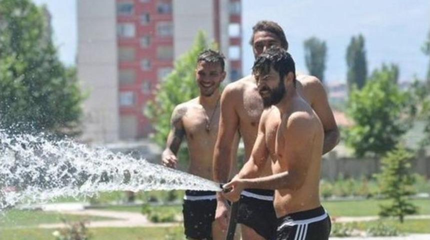 Kayserisporlu Futbolcular B&ouml;yle Serinledi