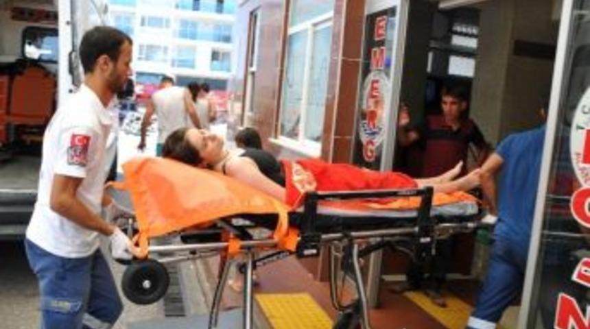 Antalya’da Denize Giren Genç Kız Boğulma Tehlikesi Geçirdi