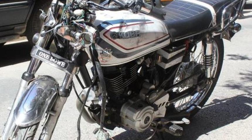 Motosiklet S&uuml;r&uuml;c&uuml;s&uuml; Ile &Ccedil;arptığı Yaya &Ouml;ld&uuml;