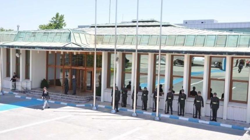 Cumhurbaşkanı Erdoğan, Askerlerin G&ouml;lgede Beklemesini Istedi