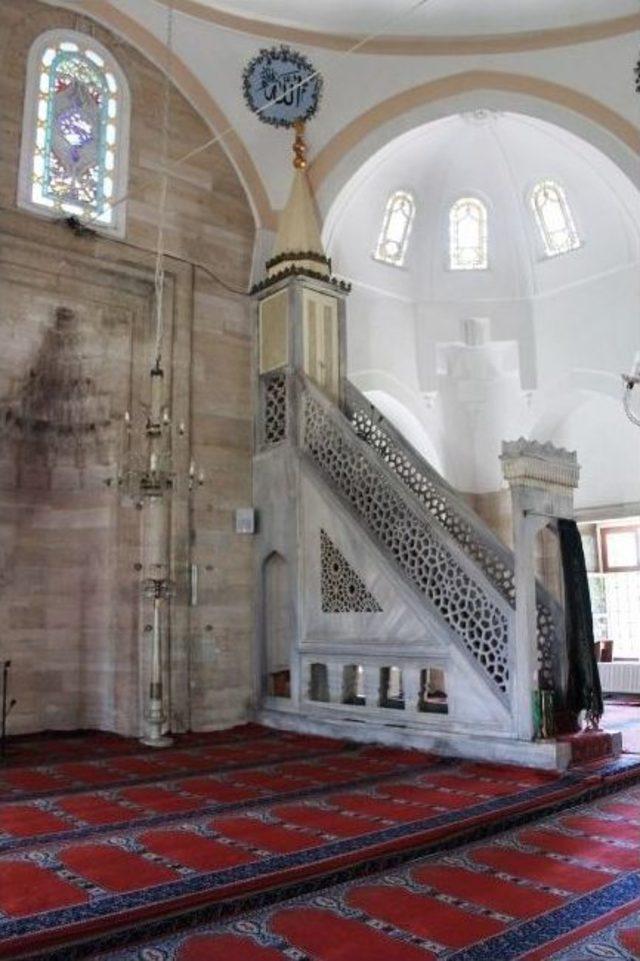 Rüstem Paşa Camii 469 Yıldır Ayakta