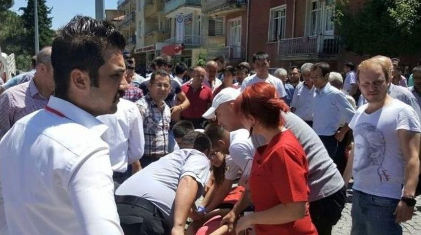 Otomobilin &Ccedil;arptığı Gen&ccedil; Kadın Yaralandı