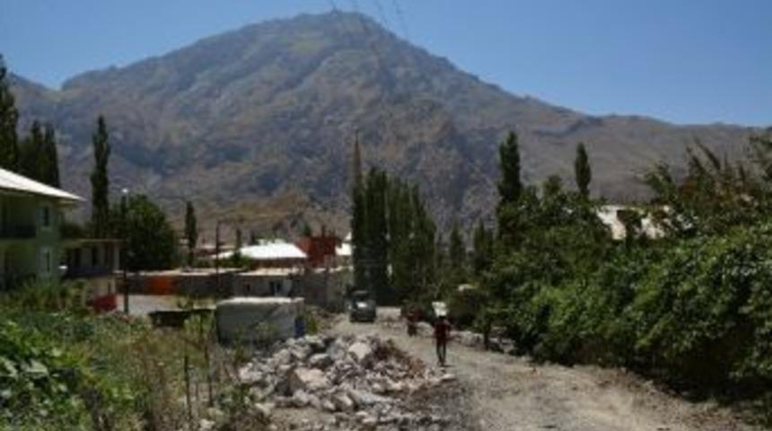 Hakkari Belediyesi&rsquo;nden Yol Yapım &Ccedil;alışması