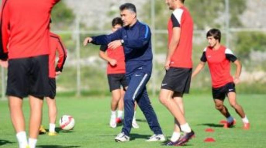 Denizlispor, Hazırlıklarını Kızılcahamam&rsquo;da S&uuml;rd&uuml;r&uuml;yor
