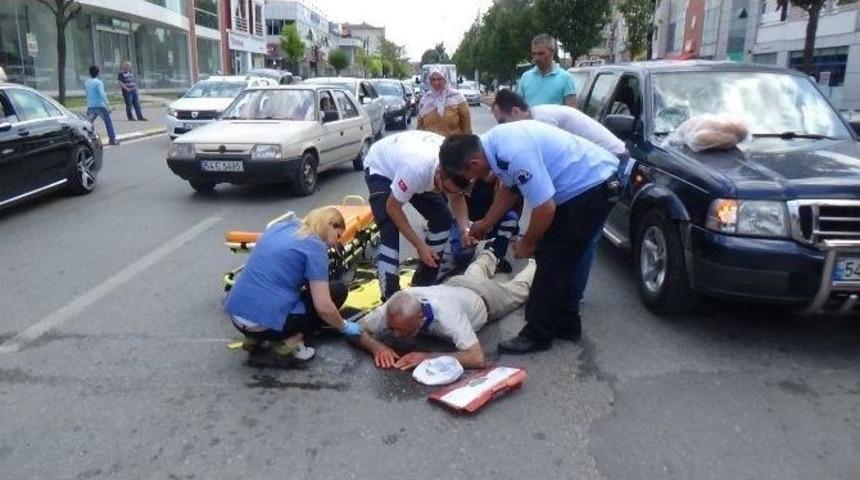 Yolun Karşına Ge&ccedil;mek İsteyen Yaşlı Adama Otomobil &Ccedil;arptı