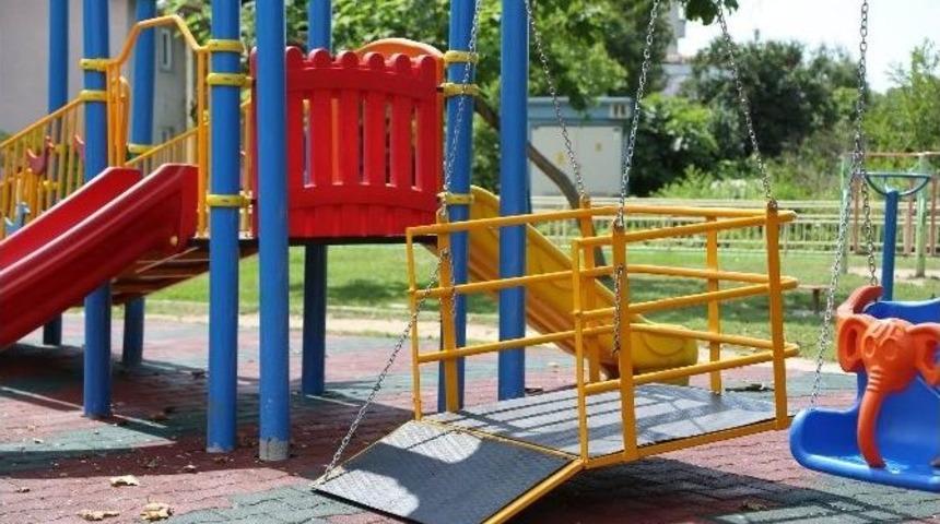 Sapanca Belediyesi Engelli &Ccedil;ocuklar İ&ccedil;in &Ccedil;ocuk Parkı Yaptı