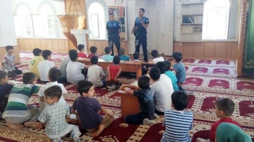 Polisler &Ouml;ğrencilere Eğitim Semineri Verdi