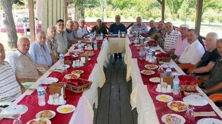 Bozkurt Ortaokulunun İlk Mezunlarını Havuzlu Bah&ccedil;ede Buluştu