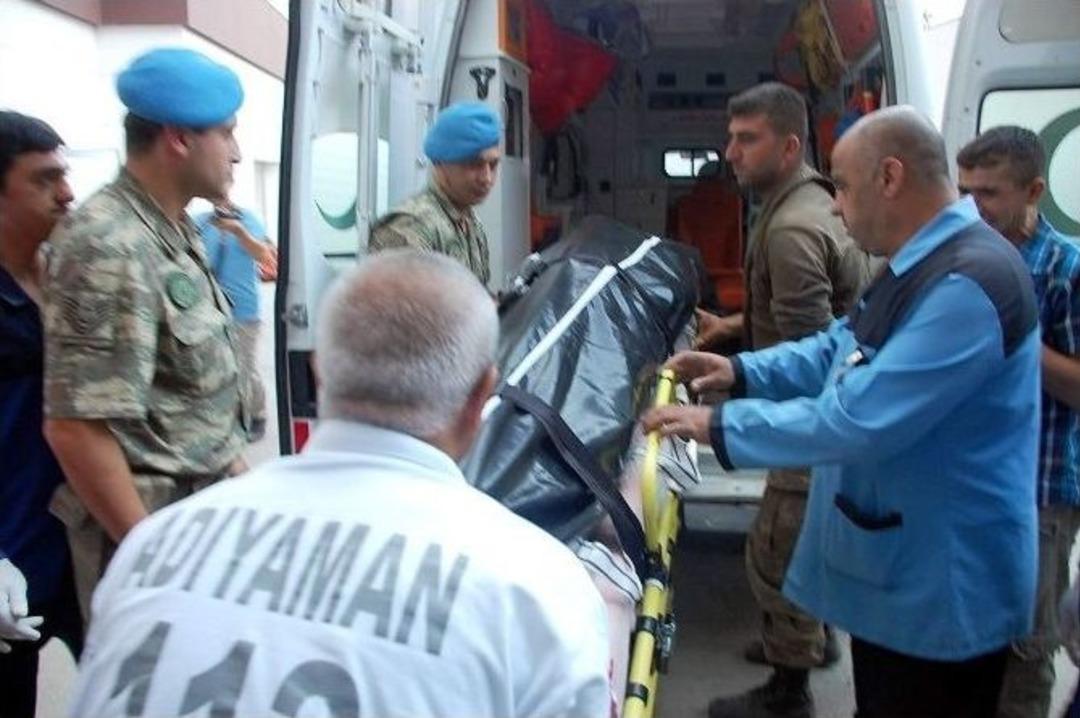 Ter&ouml;ristler Jandarmayla &Ccedil;atışıyor: 1 Asker Şehit, 2 Asker Yaralı