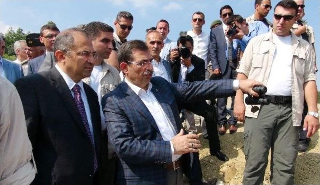 Bakan G&uuml;ll&uuml;ce Heyelan B&ouml;lgesinde