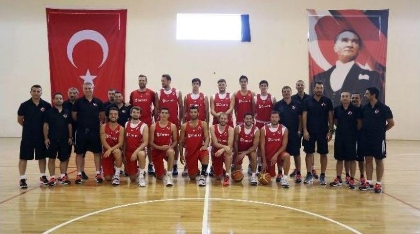 12 Dev Adam Avrupa Mesaisine Başladı