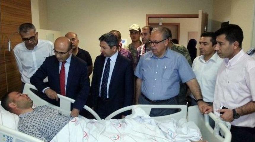 Yaralı Askerlere &lsquo;ge&ccedil;miş Olsun&rsquo; Ziyareti