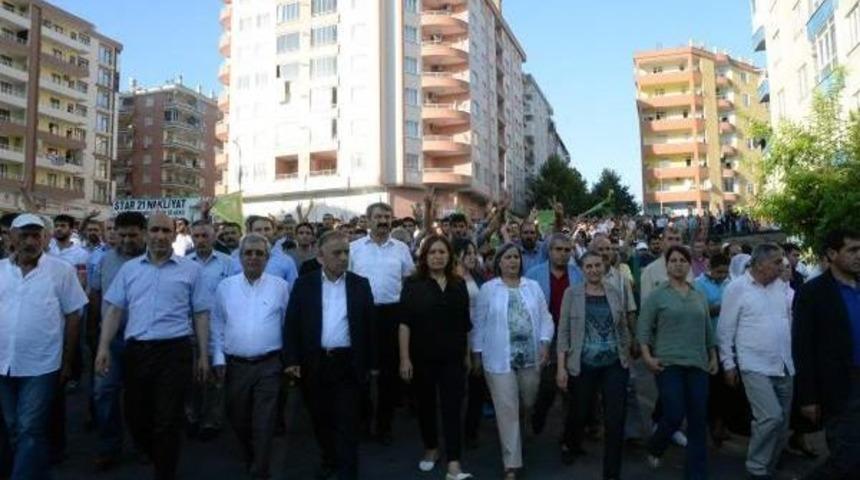 Suru&ccedil;'taki Canlı Bomba Saldırısına Diyarbakır'dan Tepki (2)