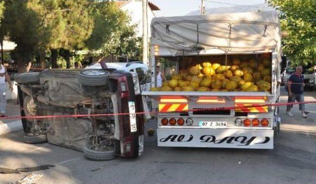 Hafif Ticari Araç Minibüsle Çarpıştı: 7 Yaralı