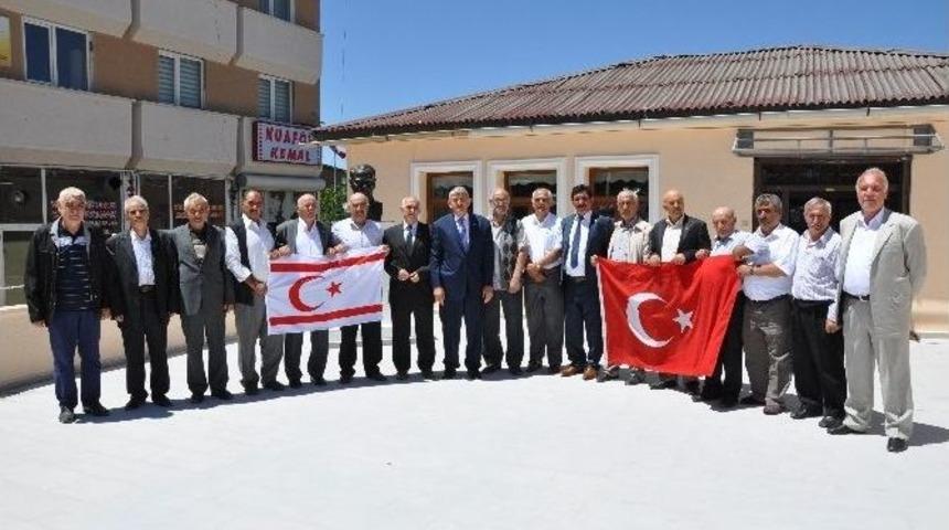 Kıbrıslı T&uuml;rk&uuml; 41 Yıldır Bağımsız