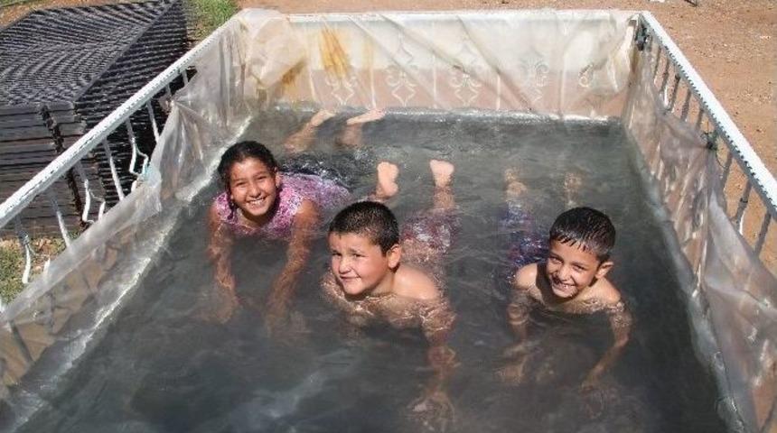 Kamyonet Kasası Havuzu Oldu