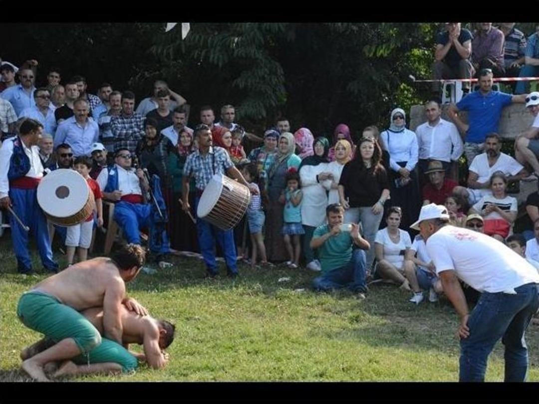 Balatlı K&ouml;y&uuml; Karakucak G&uuml;reşleri Kırkpınar&rsquo;ı Aratmadı