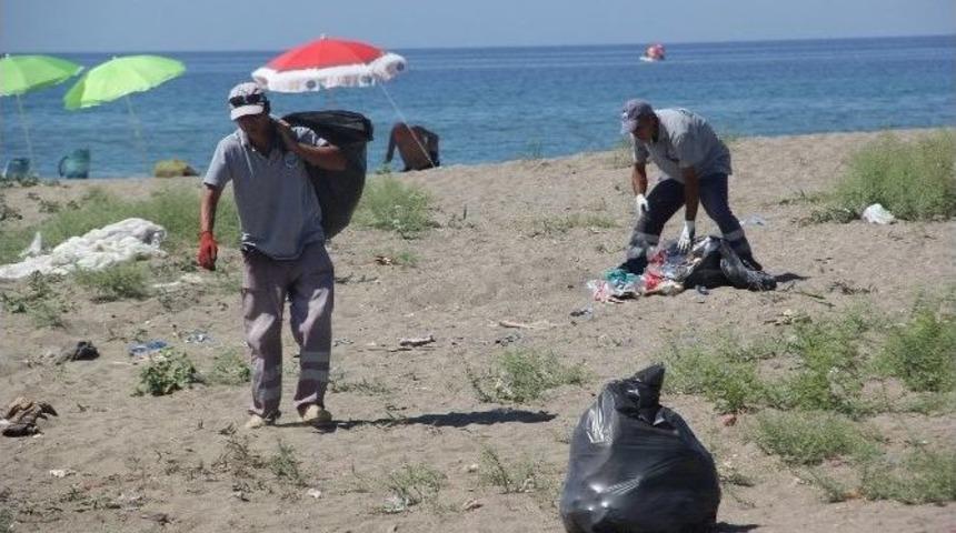 Menderes&rsquo;in Sahil B&ouml;lgelerinde Bayram Temizliği