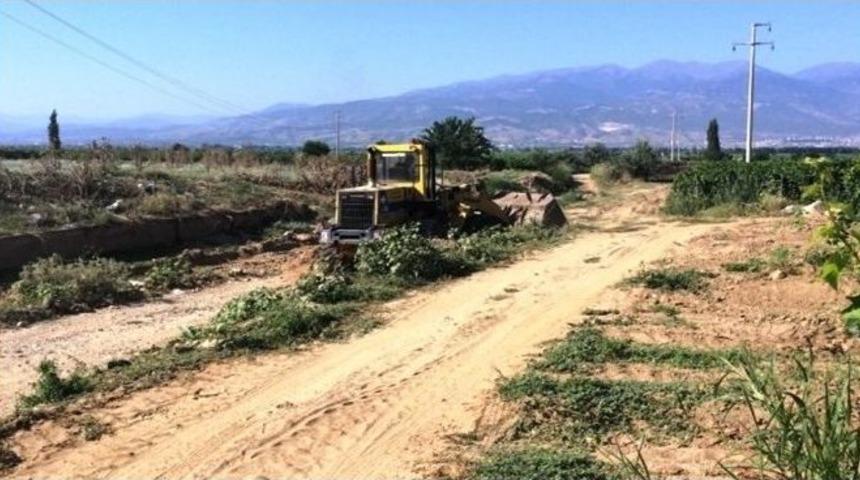 Yağmurda Bozulan Yollar D&uuml;zeltiliyor