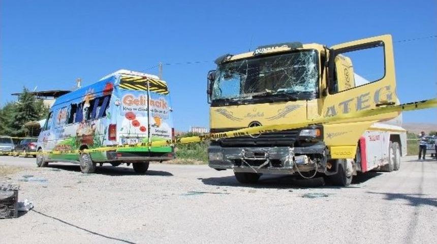 Mazot Tankeri Kreş Servisiyle &Ccedil;arpıştı