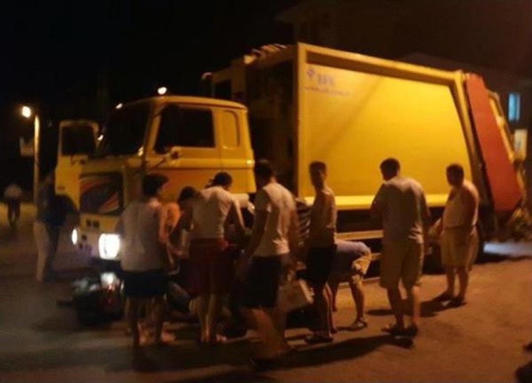 &Ccedil;&ouml;p Kamyonu Altında Kalan Gen&ccedil;ler Yaşam Savaşı Veriyor