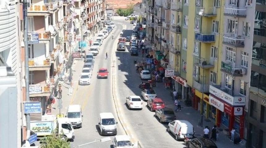 Uşak&rsquo;ın &Ouml;nemli İki Caddesinde &Ccedil;alışmalar Başlıyor