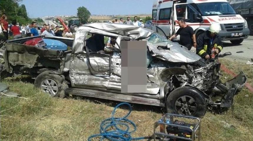 Tekirdağ&rsquo;da Katliam Gibi Kaza: 3 &Ouml;l&uuml;, 2 Yaralı