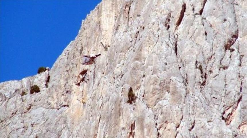 Kemaliye'de 'yarasa Adamlar' Paraş&uuml;tle Karasu'ya Indi