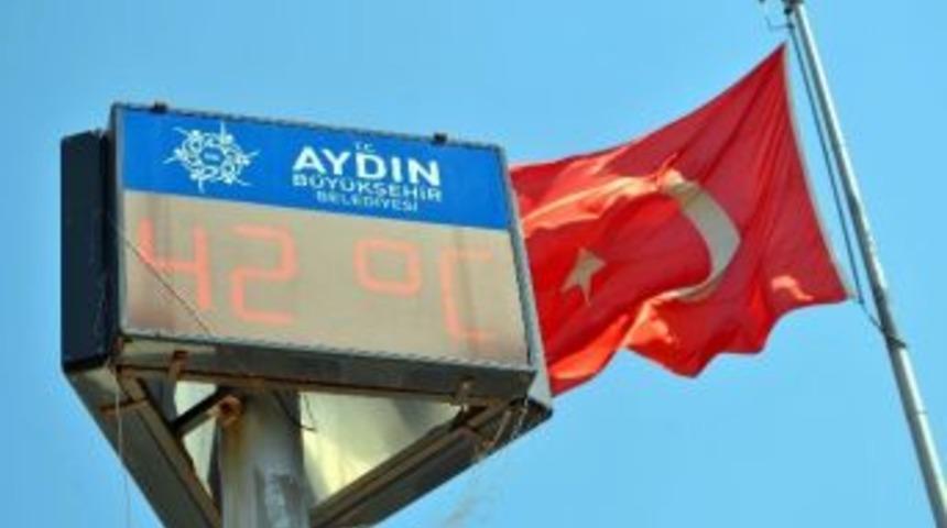 Aydın Yanıyor, Sıcaklık 42 Dereceyi Buldu